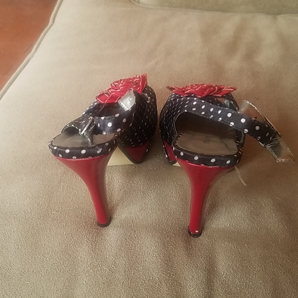 Shoes - Picture 4 of 4